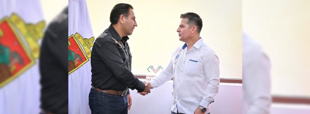 Pie de Foto.- Eduardo Ramírez Aguilar, gobernador de Chiapas, y Leobardo Ávila Bojórquez., director general de Mexicana. Foto 'La Jornada'.