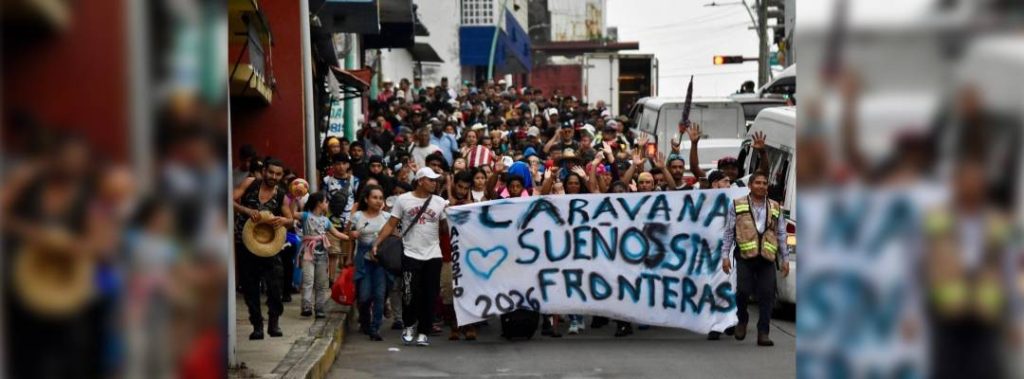 Pie de Fotos.- El grupo “Sueños sin fronteras” inició su recorrido hacia otras ciudades del país ante la saturación de la Comar y la falta de oportunidades laborales; organizaciones calculan más de 60 mil migrantes varados en la frontera sur. Foto Edgar H. Clemente.