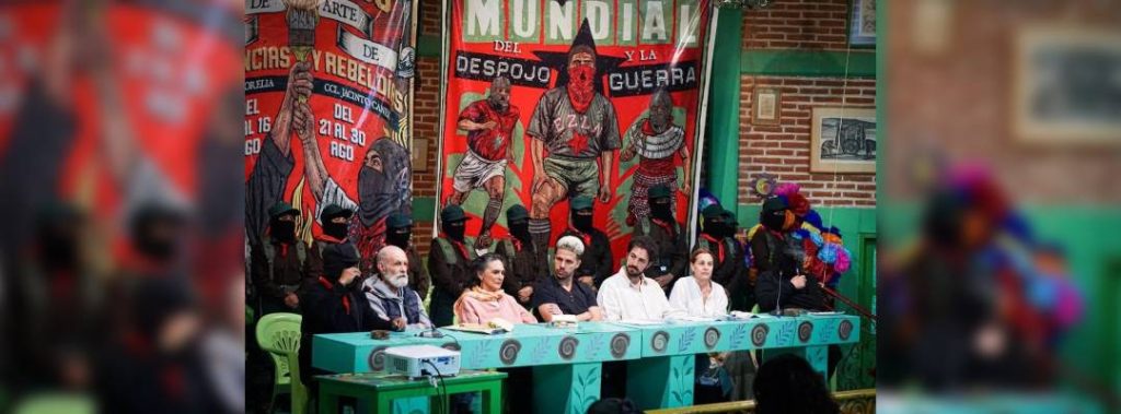 Pie de Foto.- El teatro que hacemos los zapatistas lo hacemos en común”, afirmó el subcomandante Moisés (primero de izquierda a derecha) del EZLN, en las actividades del Semillero Las artes bajo acoso (danza, cine y teatro) que se realiza en San Cristóbal. En la plática estuvieron presentes el dramaturgo Luis de Tavira (segundo, de izquierda a derecha), y las actrices Ofelia Medina (tercera, de izquierda a derecha) y Marina de Tavira (última, de izquierda a derecha). Foto Facebook Desinformémonos
