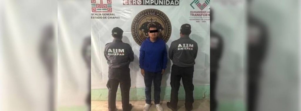 Pie de Foto.- Fue detenido Mario Angel, hijo del maestro jubilado y ex diputado local del PRI asesinado, Mario Ballinas Ramos; el sujeto es señalado como autor intelectual del homicidio. Foto tomada del video publicdo en el FB de la FGE de Chiapas.