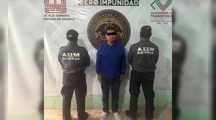 Pie de Foto.- Fue detenido Mario Angel, hijo del maestro jubilado y ex diputado local del PRI asesinado, Mario Ballinas Ramos; el sujeto es señalado como autor intelectual del homicidio. Foto tomada del video publicdo en el FB de la FGE de Chiapas.