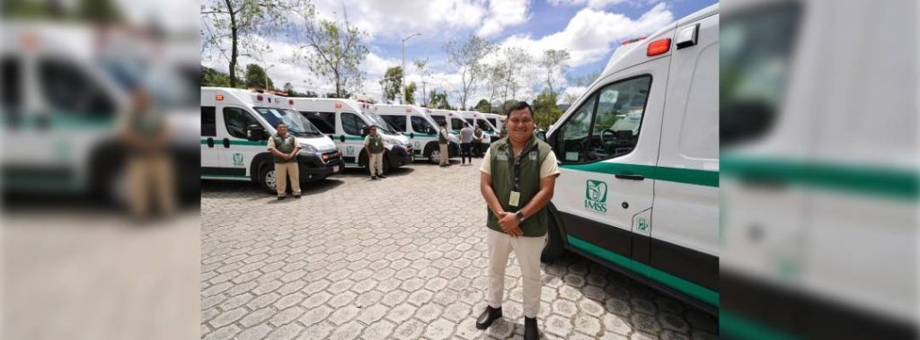 Pie de Foto.- Con las nuevas unidades, la flotilla de ambulancias del IMSS en Chiapas alcanza un total de 41 vehículos. Foto La Jornada