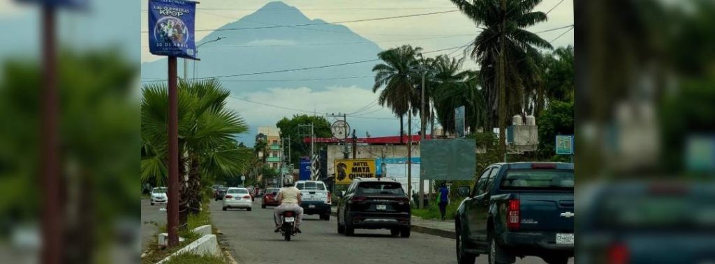 Pie de Foto.- Autoridades monitorean las condiciones atmosféricas en la frontera con Guatemala tras la alerta emitida por el país centroamericano debido a la erupción del Volcán de Fuego. Foto: Edgar H. Clemente