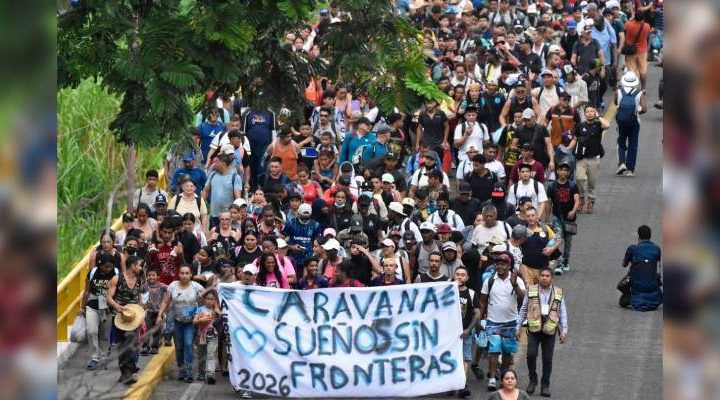 Pie de Foto.- La caravana migrante "Sueños sin fronteras" es la cuarta movilización masiva que sale de Chiapas en el año. Foto Edgar H. Clemente.