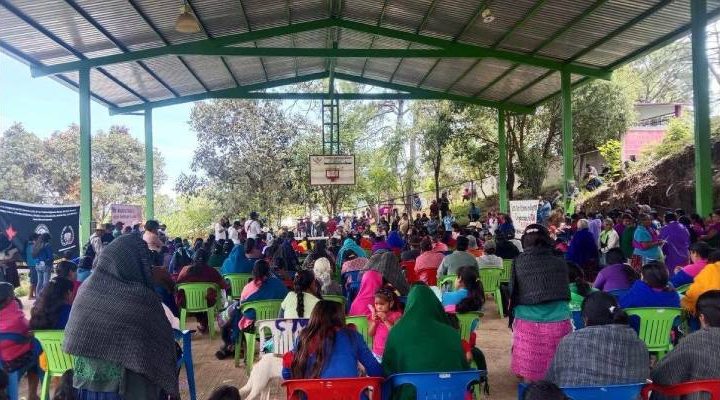 Pie de Foto.- Integrantes del Congreso Nacional Indígena acusaron que los megaproyectos han incrementado las amenazas contra sus territorios. Foto tomada de la página de Facebook @Congresonacionalindigenamexico