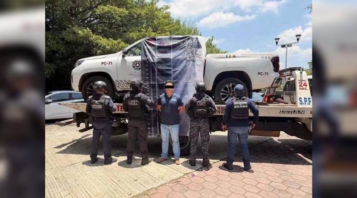 Pie de Foto.- El servidor público utilizaba su domicilio como bodega para almacenar presuntamente el combustible; el ayuntamiento informó que la captura derivó de una denuncia anónima. Foto SSP Tapachula