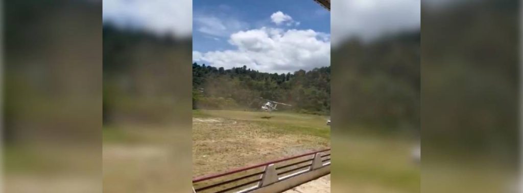 Pie de Foto.- El gobernador Ramírez Aguilar indicó que “un cruce de aves y la poca visibilidad nos obligó a cambiar de dirección” y realizar el aterrizaje de emergencia en Pantepec. Captura de video redes sociales