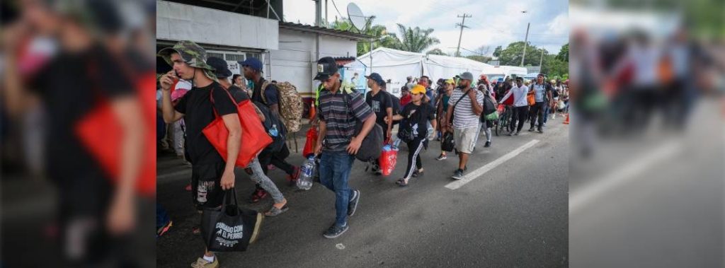 Pie de Foto.- Migrantes buscan salir de Tapachula ante los retrasos en sus trámites y la falta de ingresos. Foto Cuartoscuro / Archivo