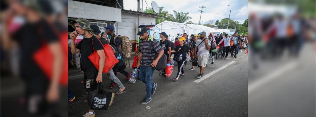 Pie de Foto.- Migrantes buscan salir de Tapachula ante los retrasos en sus trámites y la falta de ingresos. Foto Cuartoscuro / Archivo