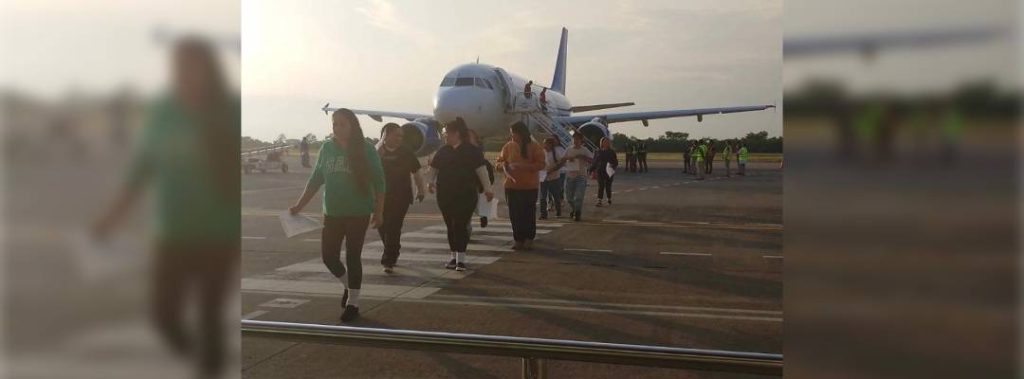 Pie de Foto.- Entre enero y abril los Aeropuertos de Tapachula, Chiapas, y Villahermosa, Tabasco, recibieron a 15 mil 305 mexicanos. Mientras que de septiembre a diciembre del 2025 registraron la llegada de 7 mil 322 connacionales. Foto 'La Jornada'.