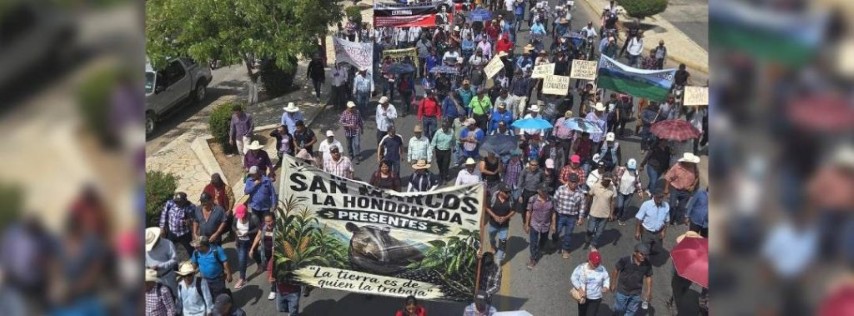 Pie de Foto.- Habitantes de 17 comunidades de los Chimalapas marcharon en Cintalapa, Chiapas, para exigir respeto a sus derechos agrarios. Foto La Jornada