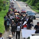 Caravana migrante “Fe y esperanza con dios” avanza por Chiapas; arriba a Huixtla