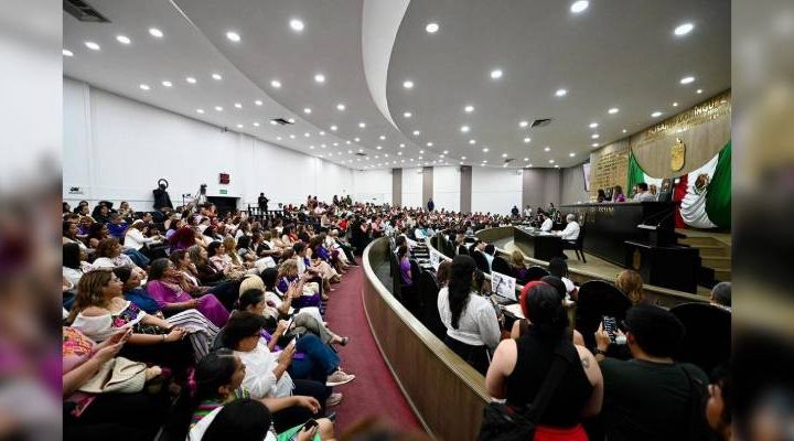 Pie de Foto.- El Congreso de Chiapas aprobó una reforma que obliga la paridad de género en las candidaturas para el próximo proceso electoral. Foto La Jornada.