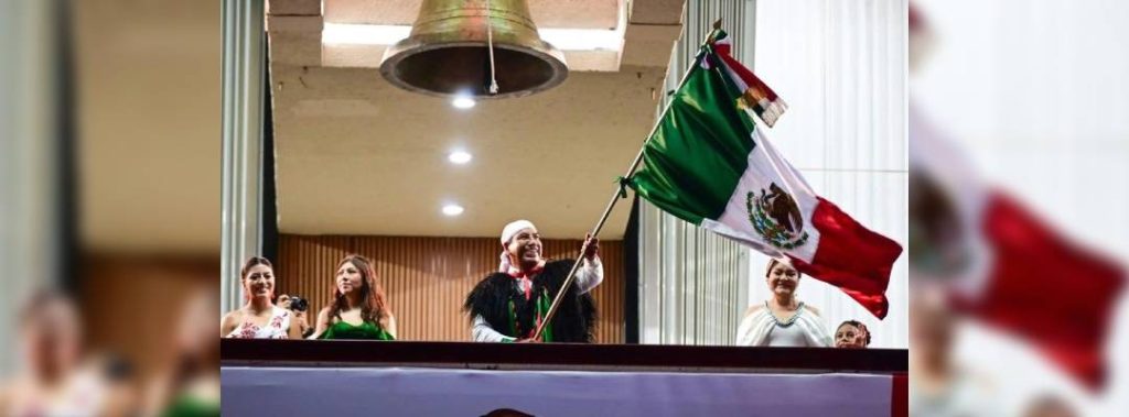 Pie de Foto.- El gobernador de Chiapas, Eduardo Ramírez Aguilar, durante la ceremonia del Grito de Independencia. Foto: La Jornada.