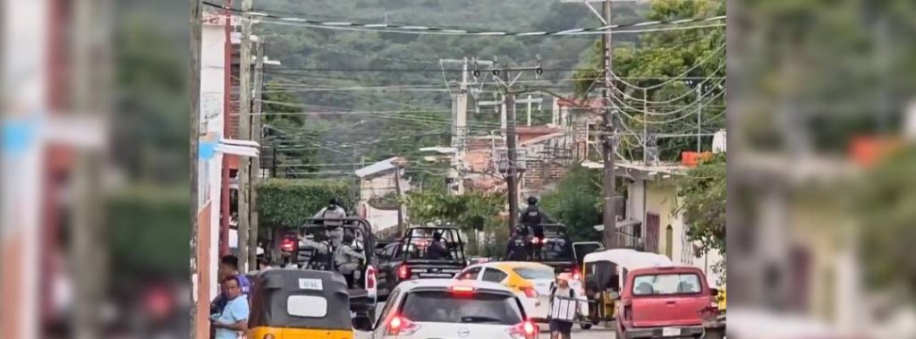 Pie de Foto.- Como parte de la Operación Enjambre en Chiapas, además del alcalde morenista Jorge N y del exalcalde, Alexis Nucamendi Gómez, se encuentran 15 policías municipales. Foto Captura de pantalla del video