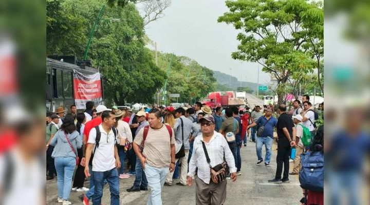 Pie de Foto.- Movilización magisterial en Tuxtla Gutiérrez, Chiapas. Foto / La Jornada.