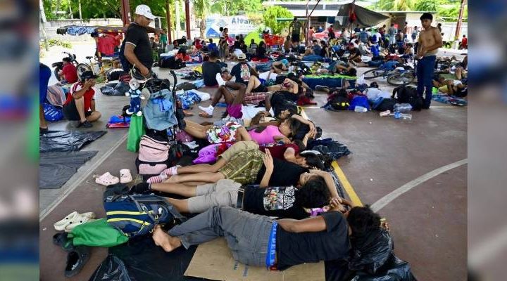 Pie de Foto.- Hasta ahora han recorrido 145 kilómetros por territorio nacional y han hecho escala en Tapachula, Huehuetán, Huixtla y Escuintla. Las siguientes localidades en la ruta son Pijijiapan, Tonalá y Arriaga, antes de seguir hacia Oaxaca. Foto Edgar H. Clemente