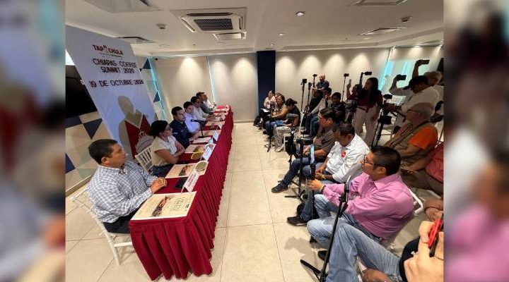 Pie de Foto.-En conferencia de prensa, el Secretario de de Economía y Turismo de Tapachula, Jorge Vega Pérez, detalló que la ciudad será cede de la cubre del 23 al 28 de noviembre. Foto Edgar H. Clemente.