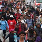Avanza a Huixtla segunda caravana de migrantes hondureños en Chiapas