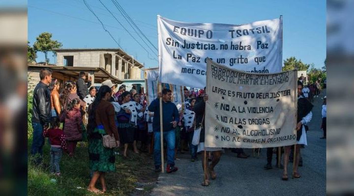 Pie de Foto.- Cinco familias tsotsiles de Chenalhó piden de nueva cuenta la intervención de las autoridades ante las amernaza que reciben de un grupo armado. Foto Cuartosuro / Archivo