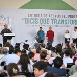 Eduardo Ramírez entrega apoyos de Bicis que Transforman a estudiantes de Tuxtla Gutiérrez