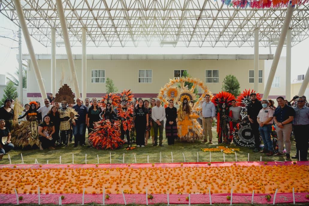 Celebra Cecytech tradiciones con altar y concurso de catrinas y catrín